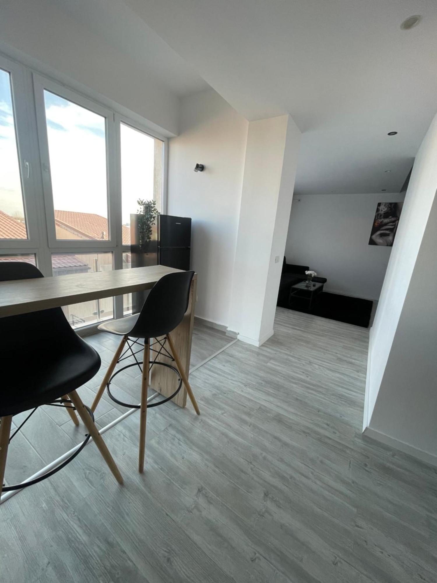 Marisah Residence #2 Otopeni Kültér fotó